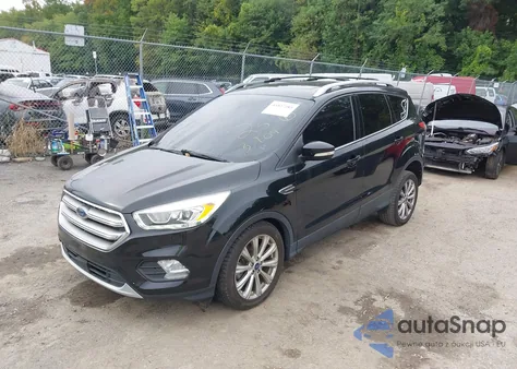 2017 Ford Escape Titanium z USA, uszkodzony, nr VIN 1FMCU9J92HUD86049